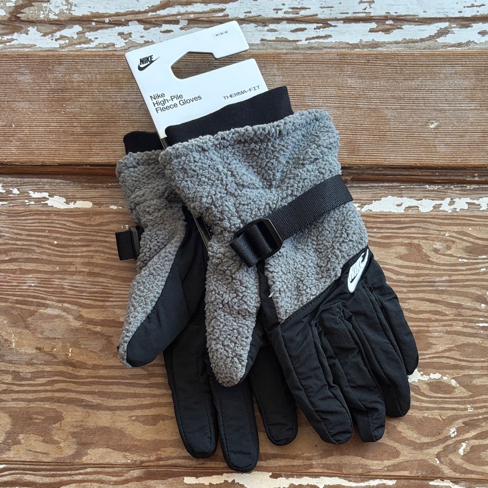 Nike High-Pile Fleece Gloves Black and Gray - Medium